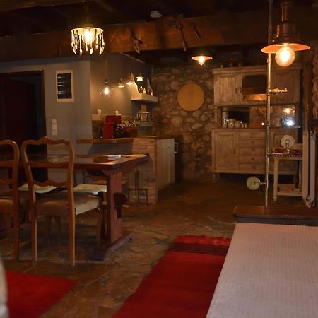 Villa Μικρή Πέτρινη Μεζονέτα 2 Lílaia Esterno foto