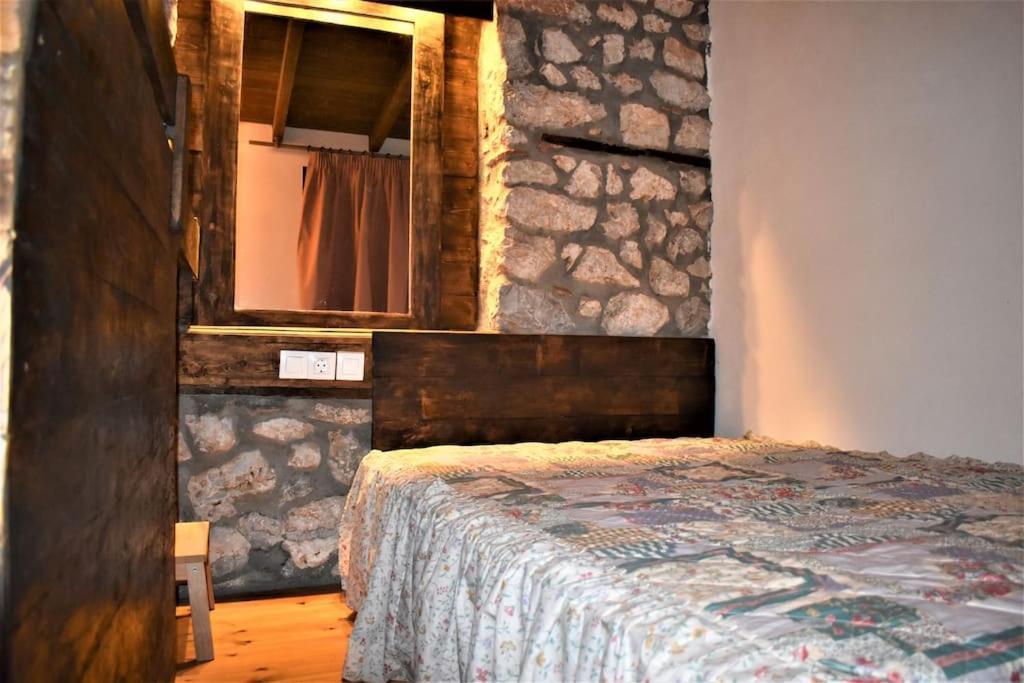 Villa Μικρή Πέτρινη Μεζονέτα 2 Lílaia Esterno foto