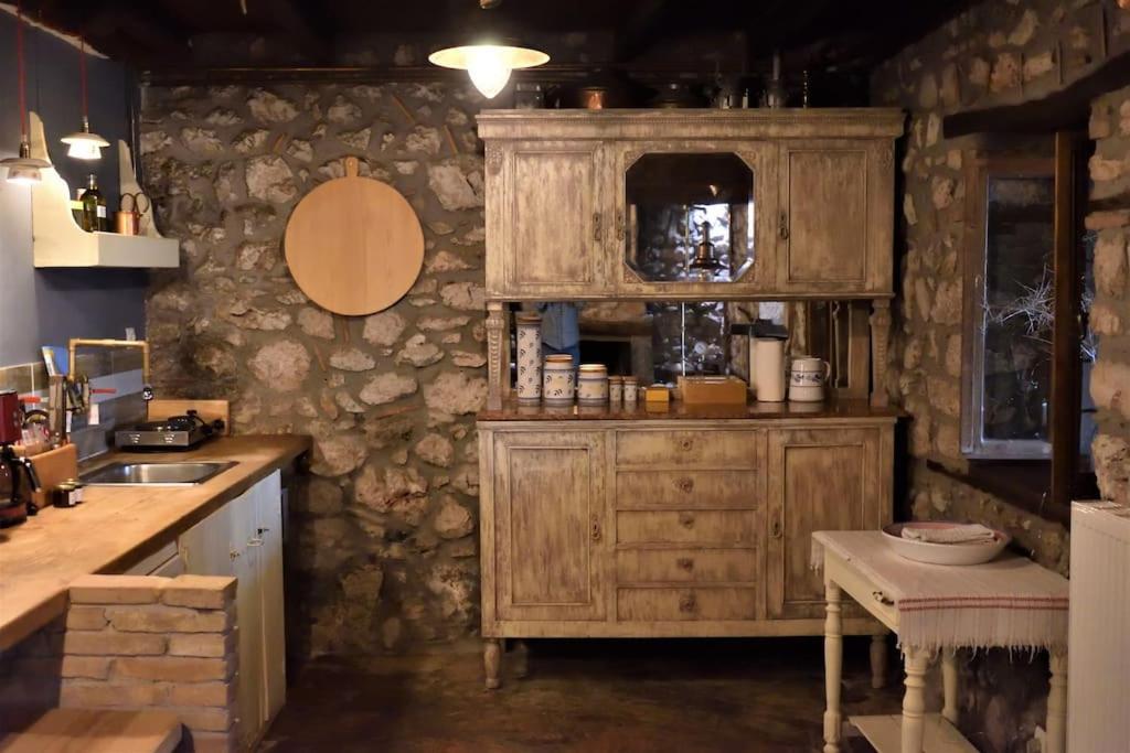 Villa Μικρή Πέτρινη Μεζονέτα 2 Lílaia Esterno foto