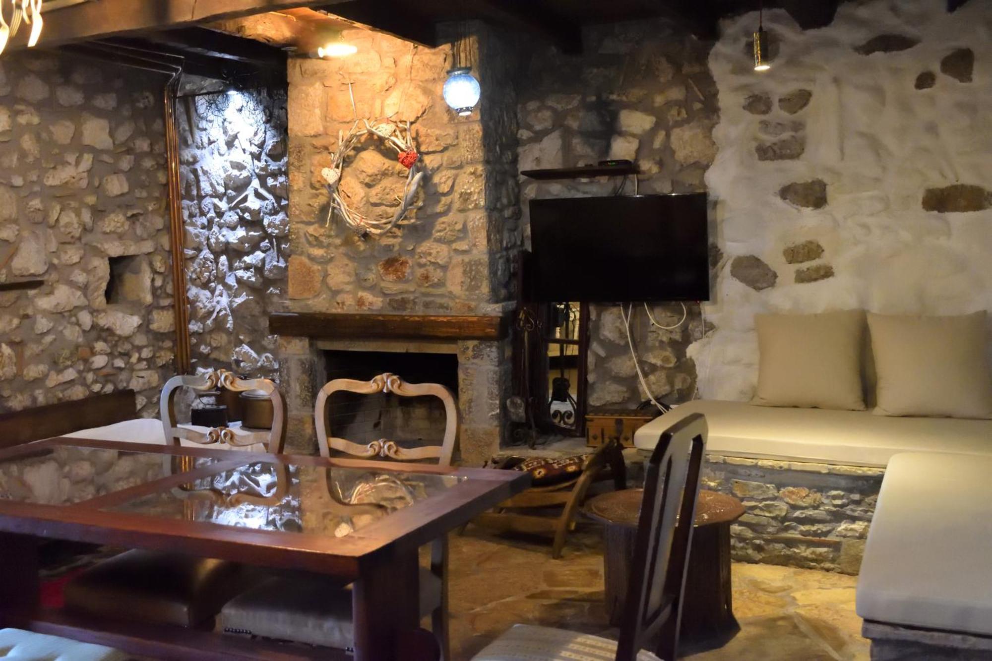 Villa Μικρή Πέτρινη Μεζονέτα 2 Lílaia Esterno foto